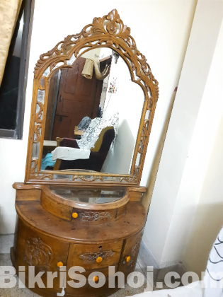 Dressing table